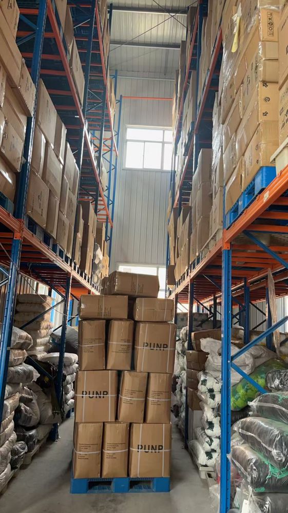 Giao hàng bằng xe tải cắt bánh xe