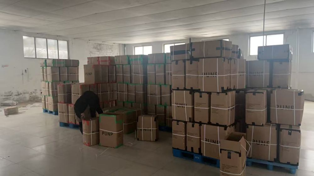 Giao hàng bằng xe tải cắt bánh xe