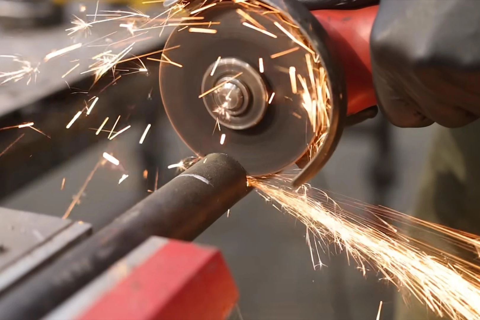 Bánh xe cắt so với đĩa cắt